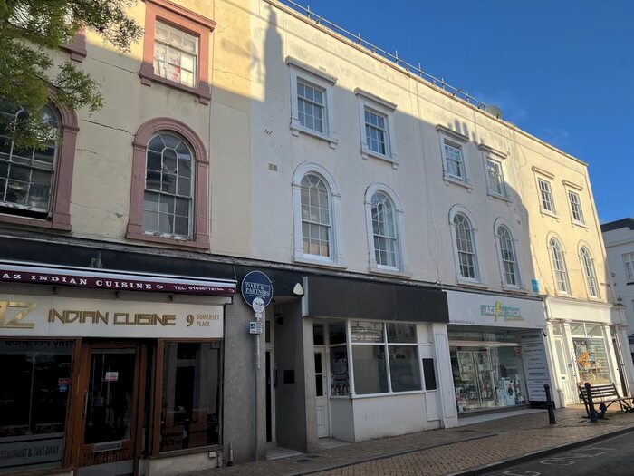 2 Bedroom Flat To Rent In - Somerset Place, Teignmouth, Devon, TQ14