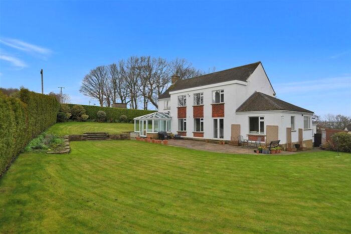 5 Bedroom Detached House For Sale In Thorpe Lane, Guiseley, Leeds, LS20