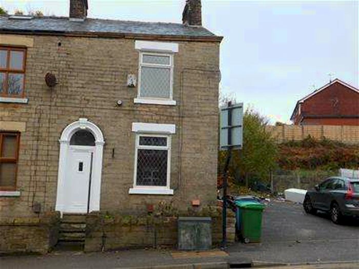 3 Bedroom Town House To Rent In Huddersfield Road, Waterhead, Oldham, OL4