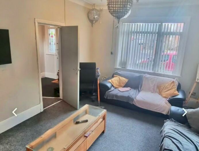 6 Bedroom Terraced House To Rent In Ash Crescent, Leeds, West Yorkshire, LS6