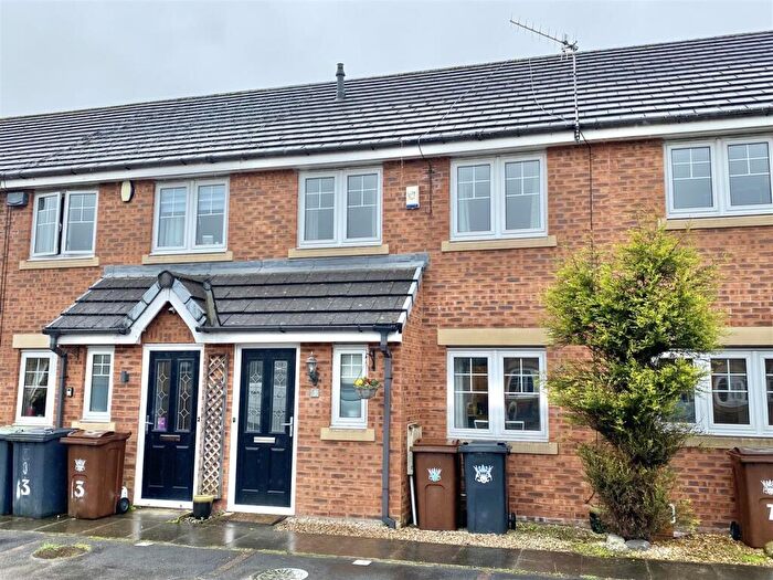 3 Bedroom Terraced House For Sale In Heron View, Glossop, SK13