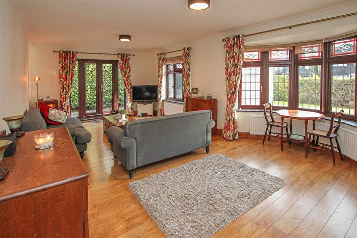 4 Bedroom Detached House For Sale In Rectory Chase, Doddinghurst, Brentwood, CM15