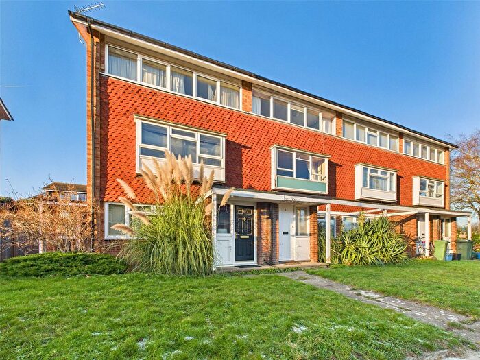 2 Bedroom Flat To Rent In Simpson Road, Surrey, TW10