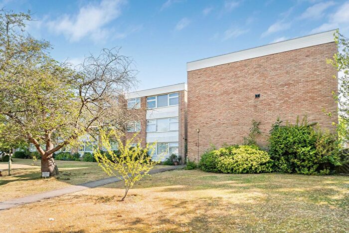 2 Bedroom Property For Sale In Heathfield Close, Potters Bar, EN6