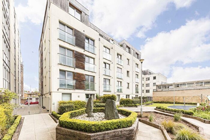 2 Bedroom Flat To Rent In Garden Road, Richmond, TW9