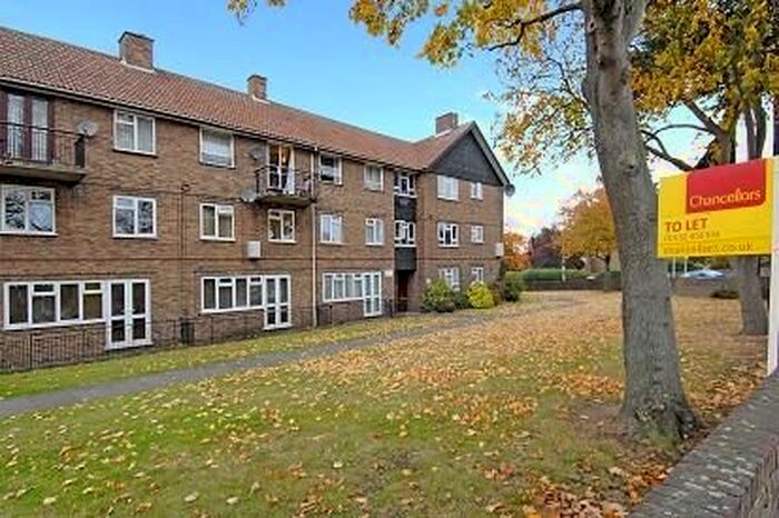 1 Bedroom Flat To Rent In Normanhurst, Ashford, TW15