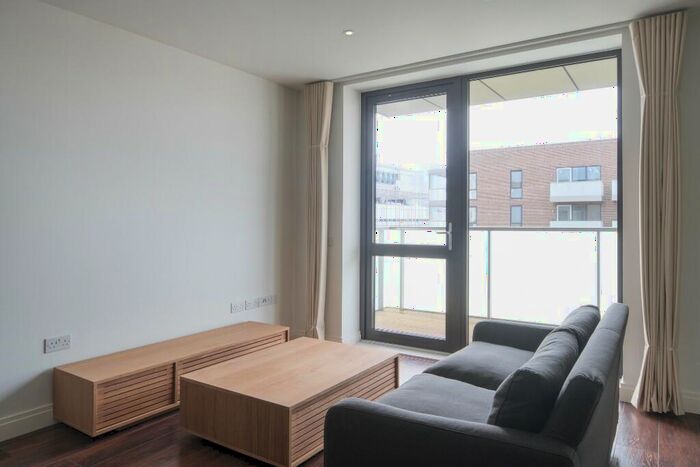 1 Bedroom Apartment To Rent In New Village Avenue, London, E14