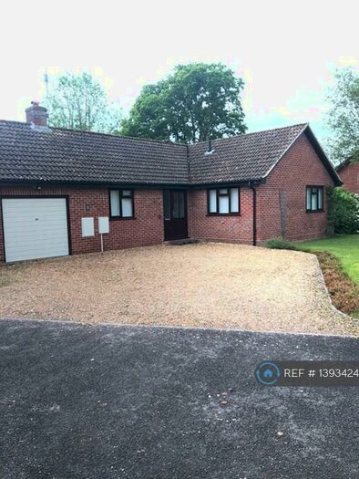 3 Bedroom Bungalow To Rent In Langley Garden, Fordingbridge, SP6