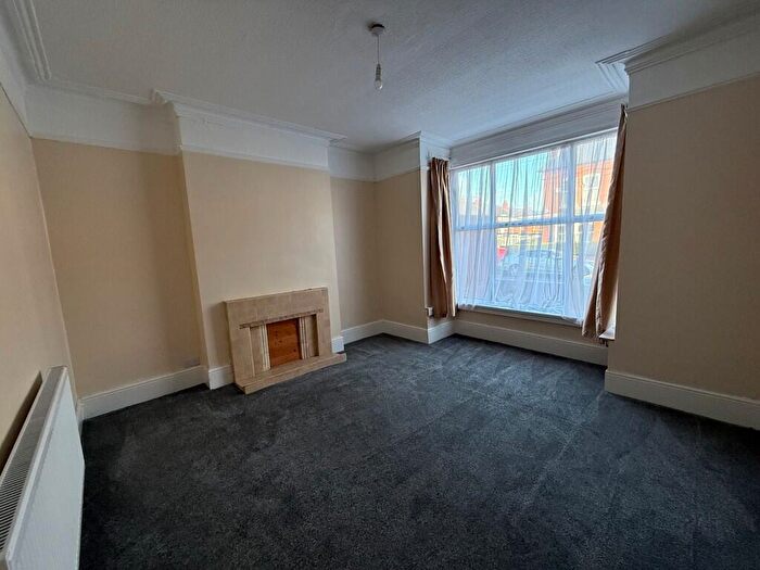 3 Bedroom End Of Terrace House To Rent In Willows Crescent, Birmingham, B12