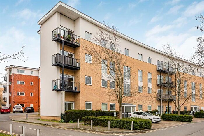 2 Bedroom Apartment For Sale In Drake Way, Reading, RG2