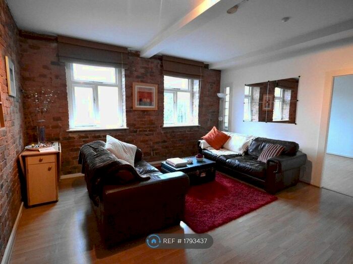 2 Bedroom Flat To Rent In Mill Road, Macclesfield, SK11