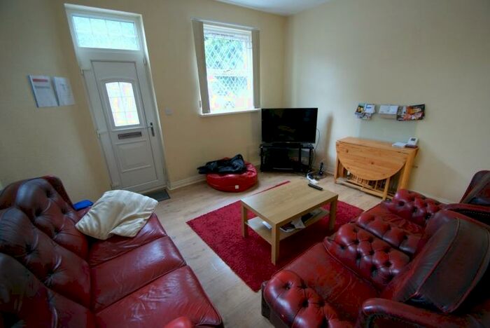 5 Bedroom End Of Terrace House To Rent In Westfield Road, Hyde Park, Leeds, LS3