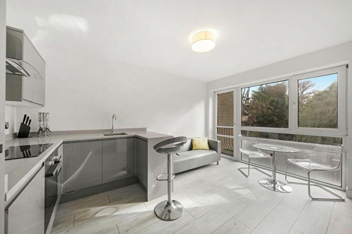 2 Bedroom Flat To Rent In Waltham House, Boundary Road, NW8