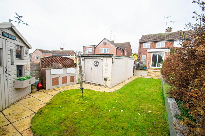 3 Bedroom Semi-Detached House For Sale In Vicarage Hill, Flitwick, MK45