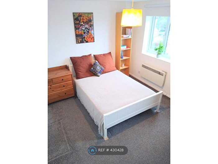 1 Bedroom Flat To Rent In Armoury Road, London, SE8