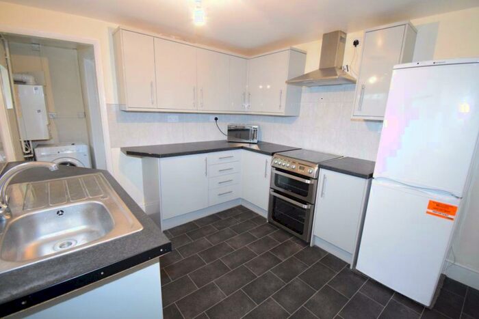 3 Bedroom House To Rent In Peel Street, DE22