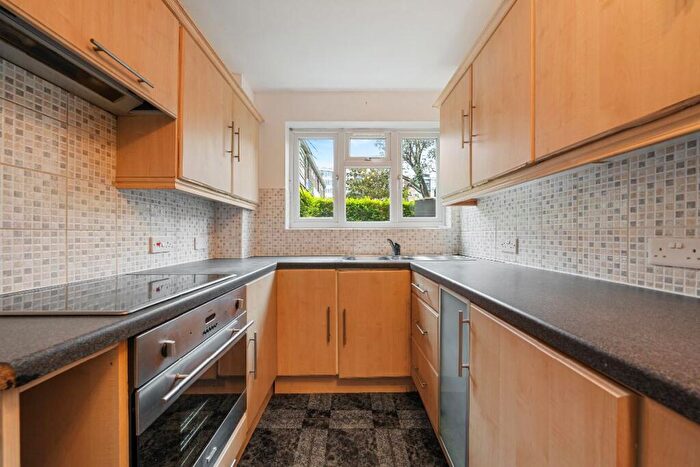 3 Bedroom Maisonette To Rent In Evelyn Court, Evelyn Walk, N1