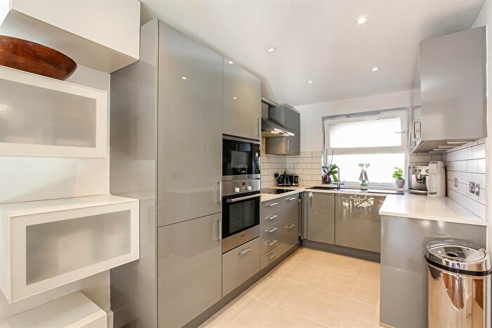 4 Bedroom Maisonette To Rent In Mc Neil Road, London, SE5