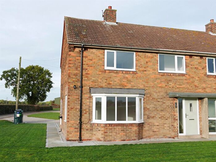 3 Bedroom Semi-Detached House To Rent In Park Farm Cottages, Selby Road, Howden, DN14