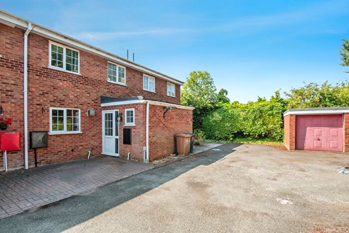 3 Bedroom Terraced House For Sale In Wheeler Close, Worcester, WR2