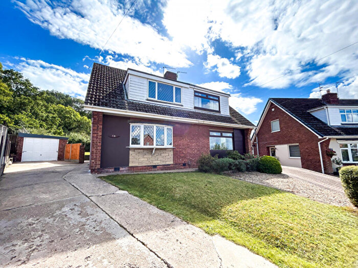 3 Bedroom Semi-Detached House For Sale In Sherburn Crescent, Scunthorpe, DN15