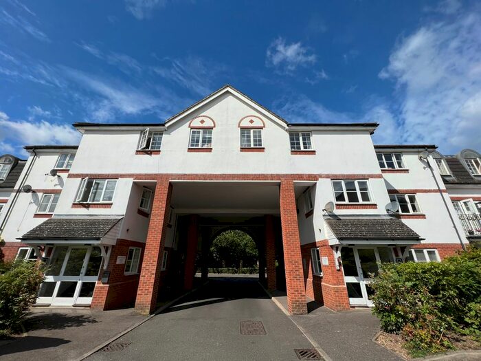 2 Bedroom Flat To Rent In Chaucer Way, Colliers Wood, London, SW19