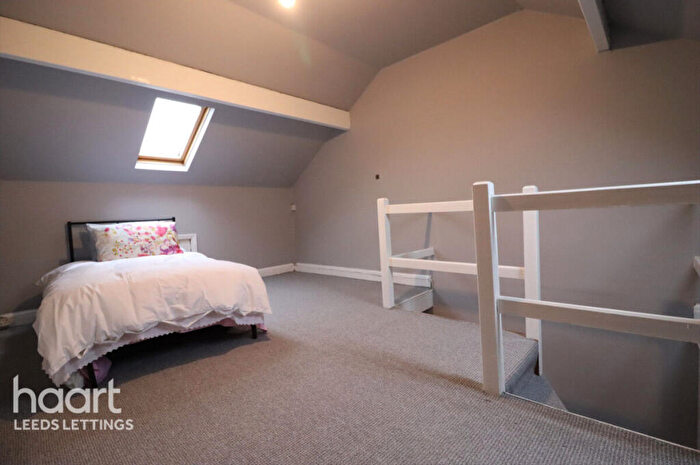 3 Bedroom Terraced House To Rent In Parkfield Mount, Leeds, LS11