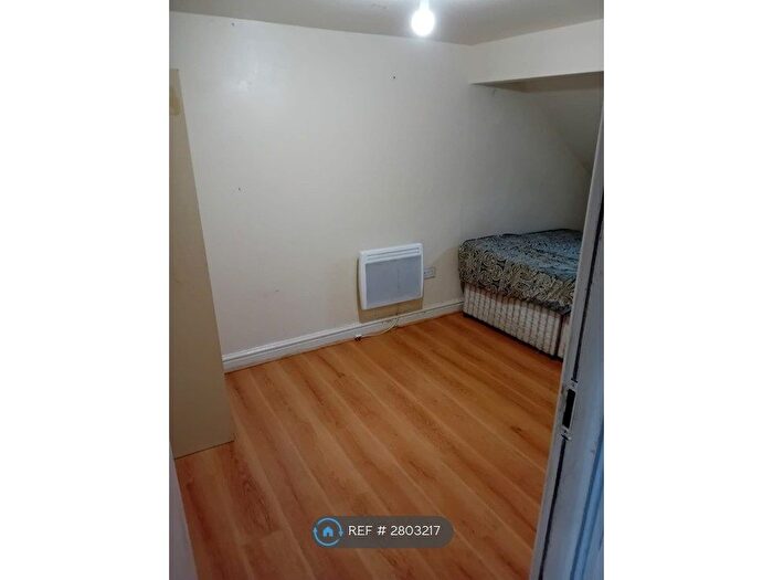 1 Bedroom Flat To Rent In Levenshulme, Manchester, M19