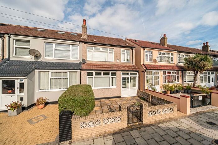 3 Bedroom Property For Sale In Fieldend Road, Streatham, SW16