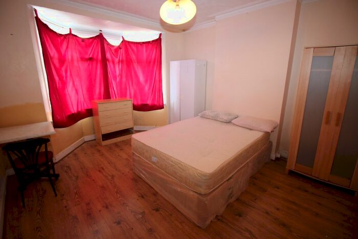 Studio To Rent In Sandycombe Road, Feltham, TW14