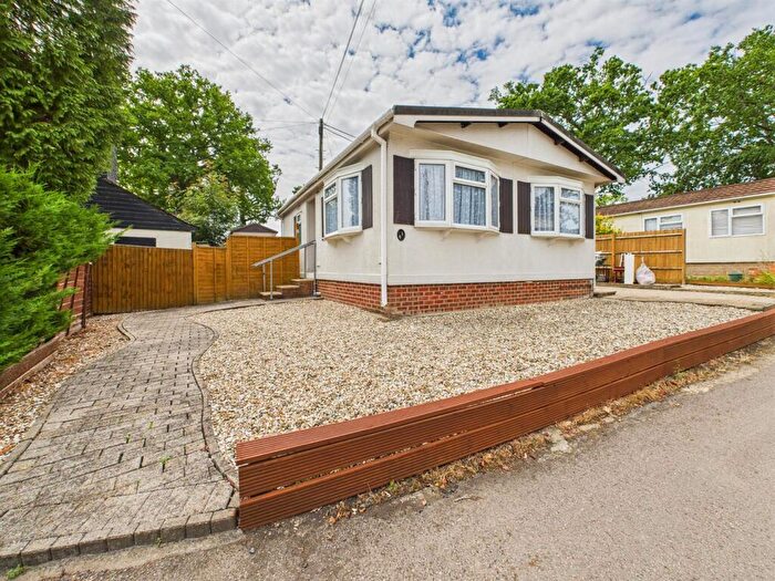 2 Bedroom Park Home For Sale In Garston Park, Tilehurst, Reading, RG31