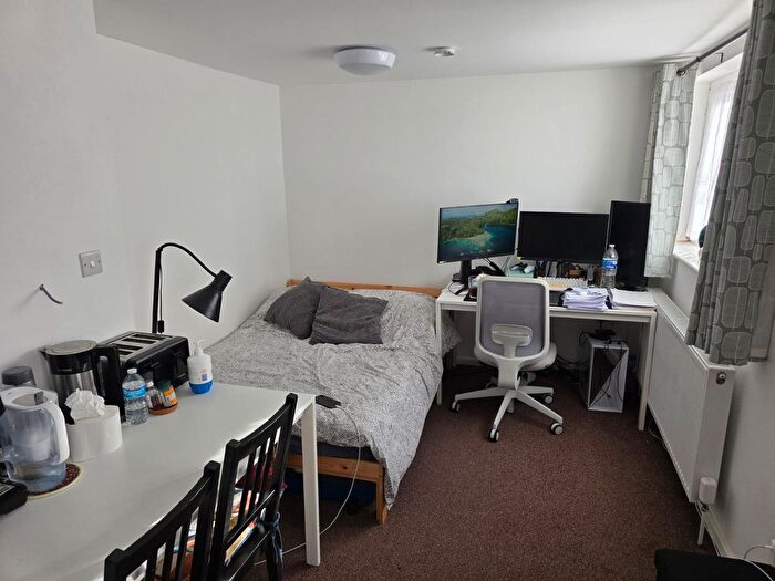 1 Bedroom Flat To Rent In The Drive, Wembley, HA9