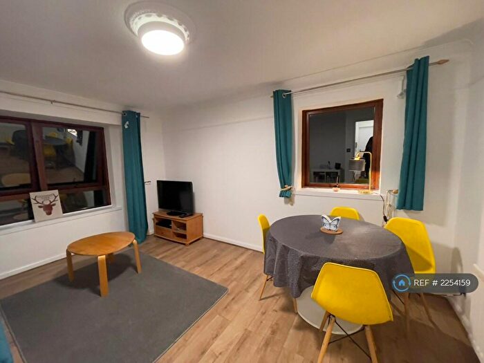 2 Bedroom Flat To Rent In Northland Avenue, Glasgow, G14