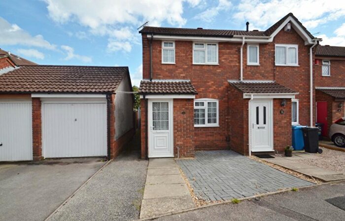 2 Bedroom End Of Terrace House To Rent In Canford Heath, BH17