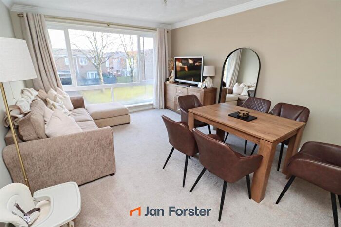 2 Bedroom Flat For Sale In Lowbiggin, Newcastle Upon Tyne, NE5