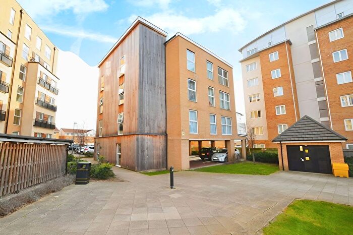 2 Bedroom Flat To Rent In Lanadron Close, Isleworth, TW7