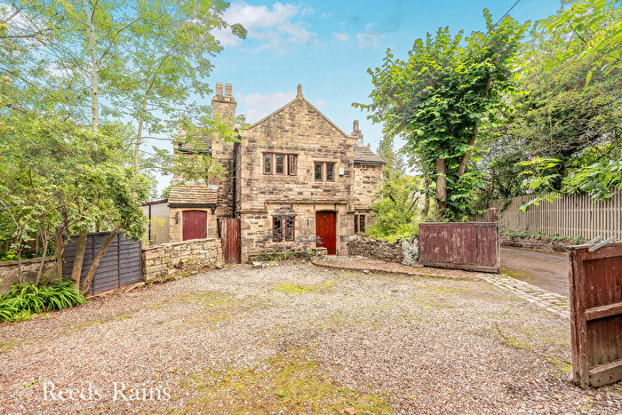 4 Bedroom Detached House For Sale In Marsden Road, Burnley, Lancashire, BB10