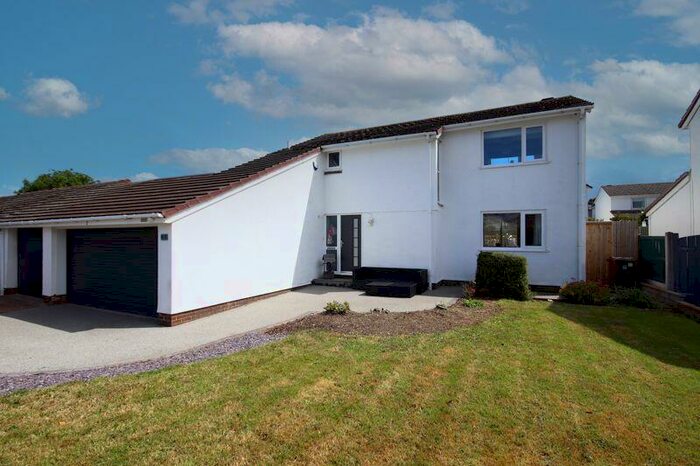 4 Bedroom Detached House For Sale In Parc Sychnant, Conwy, LL32