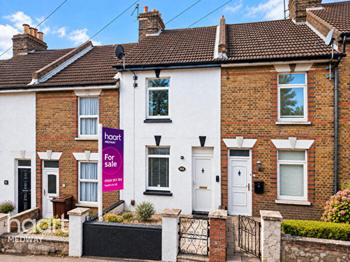 2 Bedroom Terraced House For Sale In Station Road, Rochester, ME2