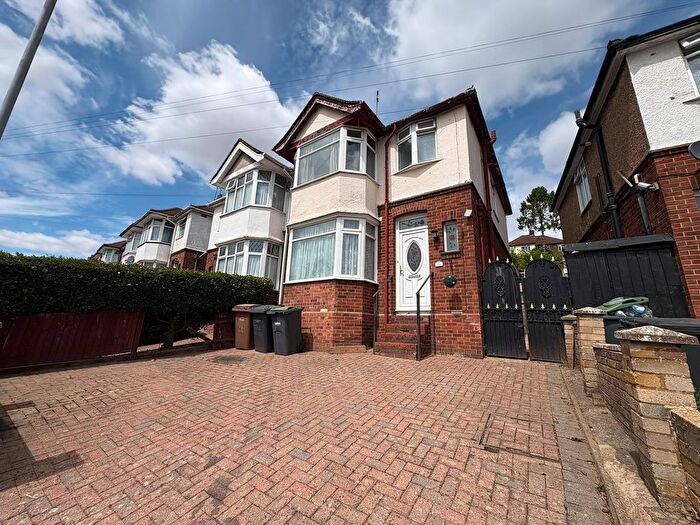 3 Bedroom Detached House To Rent In Meyrick Avenue, Luton, LU1