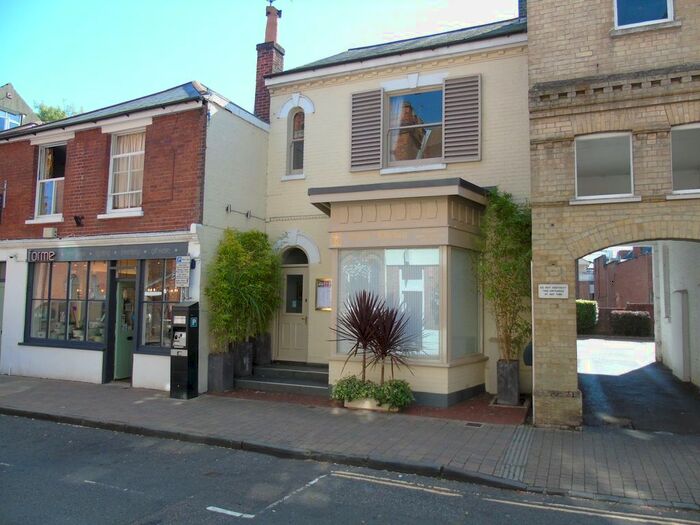 3 Bedroom Flat To Rent In Parchment Street, Winchester, SO23