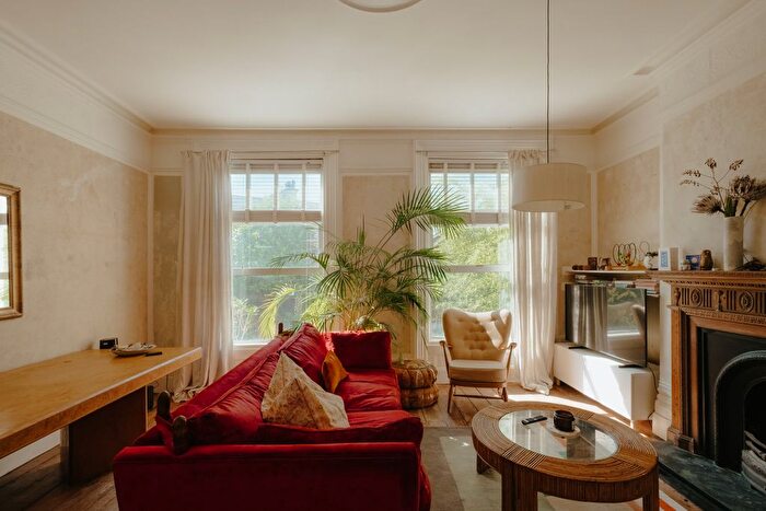 1 Bedroom Flat For Sale In Quarry Terrace, Hastings, TN34