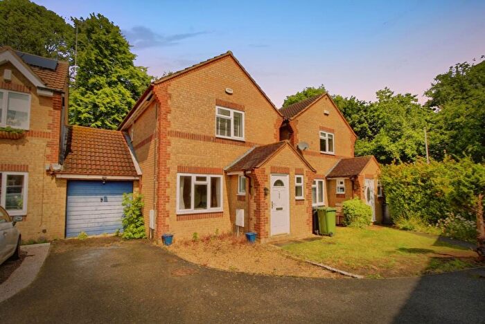 3 Bedroom Semi-Detached House For Sale In Farriers Court, Peterborough, PE2