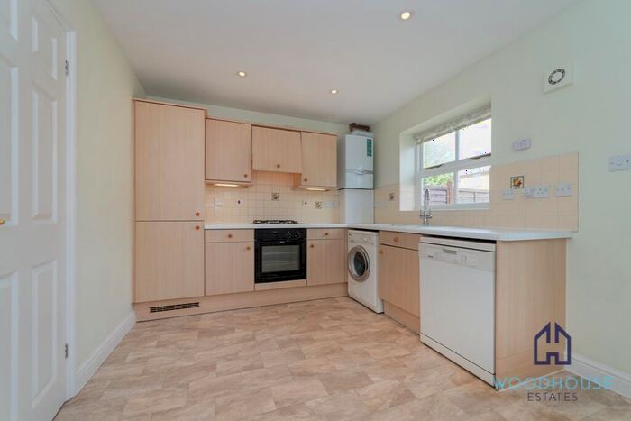 2 Bedroom Terraced House To Rent In Kensington Close, London, N11