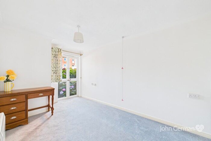 1 Bedroom Apartment For Sale In Chatsworth Court, Park View, DE6