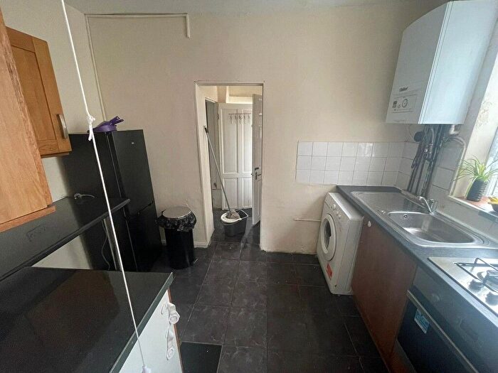 2 Bedroom Flat To Rent In Khartoum Road, London, SW17