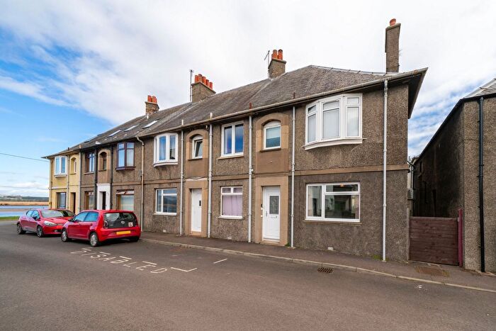 2 Bedroom Flat For Sale In Albany Terrace, Newburgh, KY14