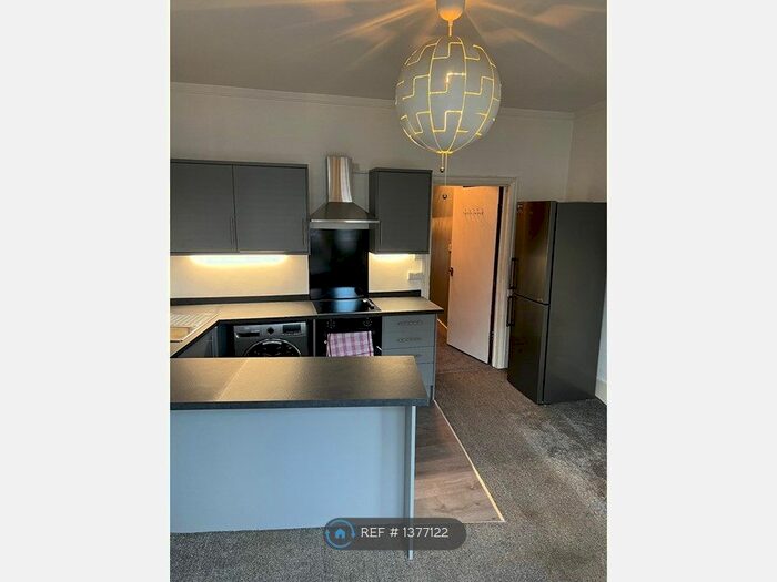 2 Bedroom Flat To Rent In Ross Parade, Wallington, SM6