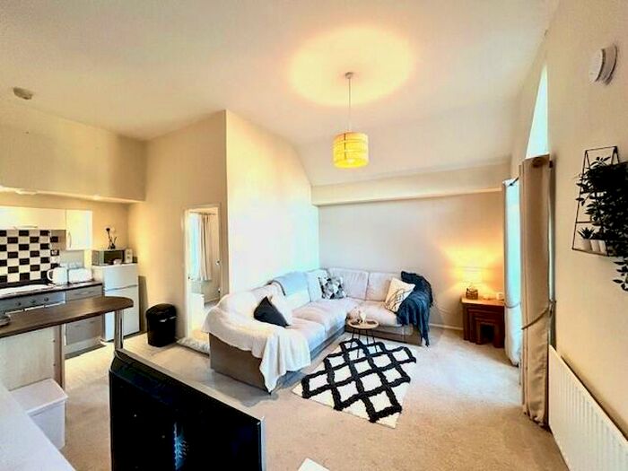 2 Bedroom Flat To Rent In Maes Deri, Ewloe, CH5