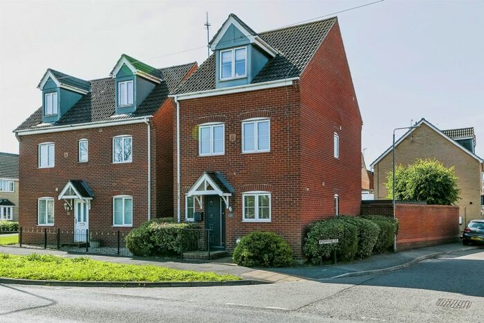 4 Bedroom Detached House For Sale In Clenchwarton Road, West Lynn, King's Lynn, PE34